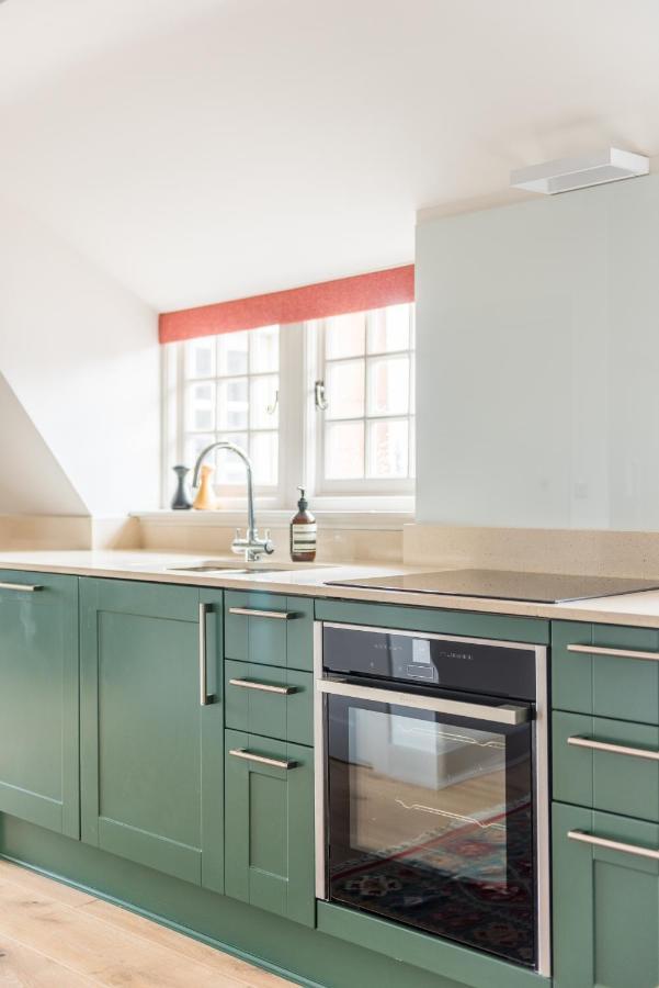 Appartamento Amazing Penthouse, Stunning Views, Castle 2 Mins Edimburgo Esterno foto