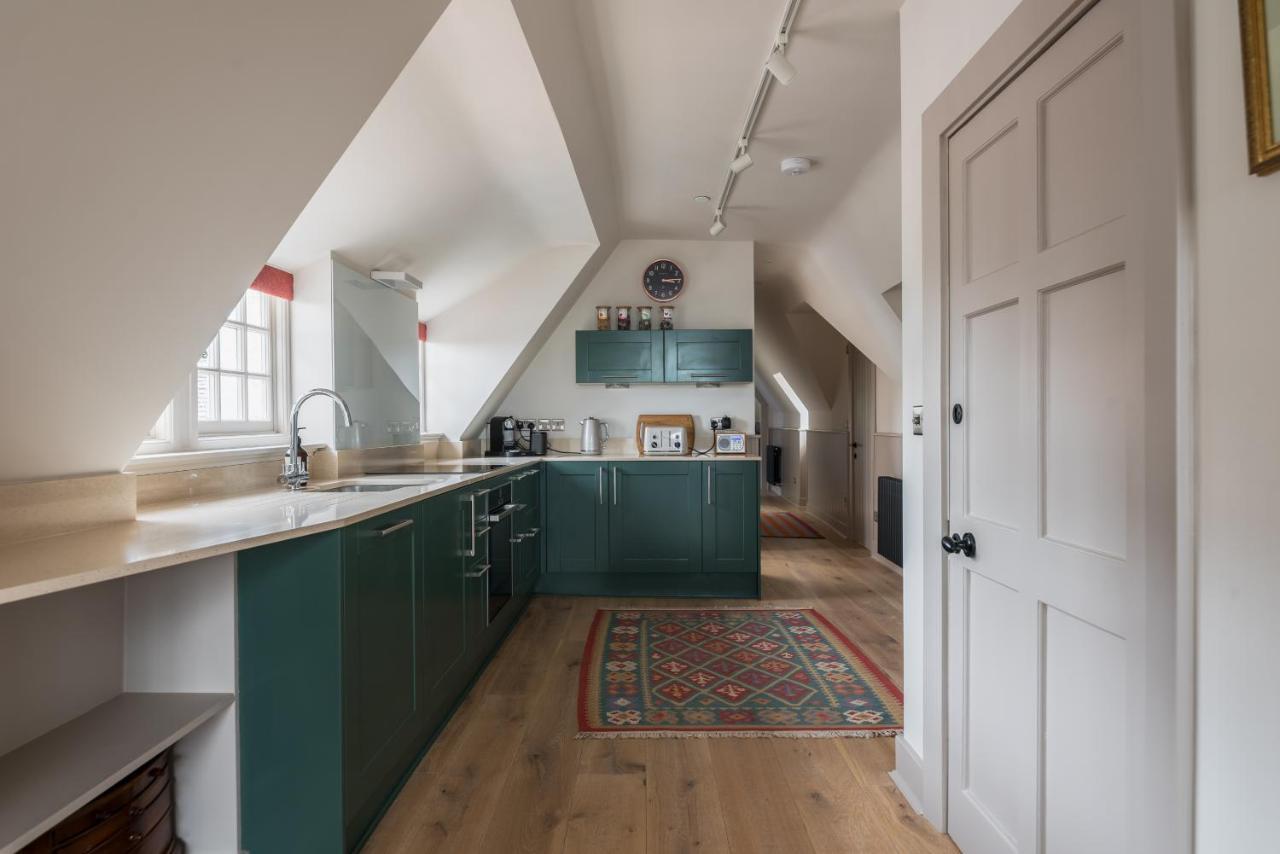 Appartamento Amazing Penthouse, Stunning Views, Castle 2 Mins Edimburgo Esterno foto