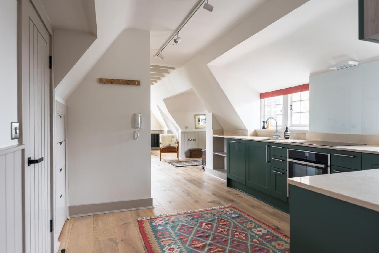 Appartamento Amazing Penthouse, Stunning Views, Castle 2 Mins Edimburgo Esterno foto