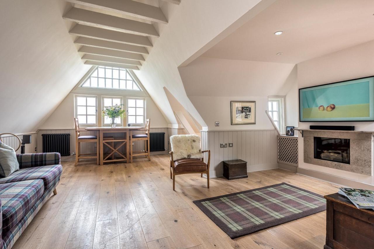 Appartamento Amazing Penthouse, Stunning Views, Castle 2 Mins Edimburgo Esterno foto